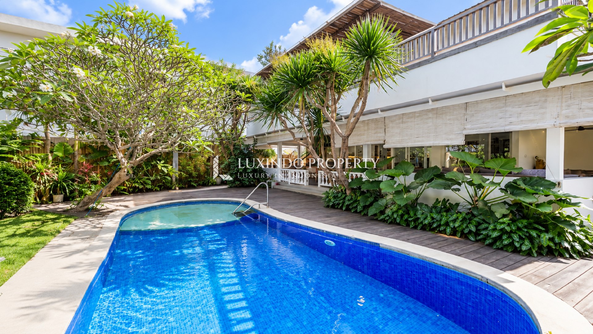 PERERENAN - MODERN 5-BEDROOM FREEHOLD VILLA FOR SALE (FHV552)